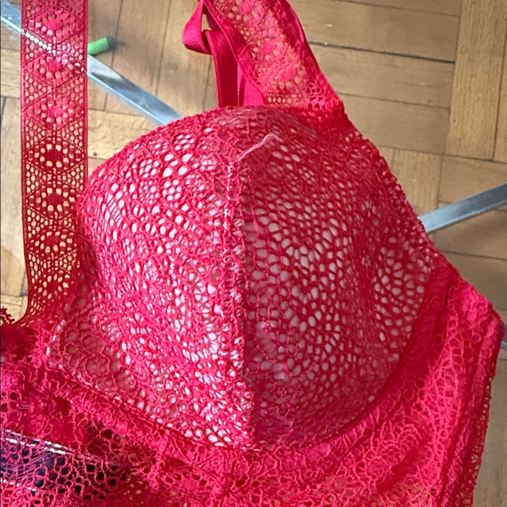 Victoria’s Secret Red Lace Women's Bralette - Picture 3 of 9